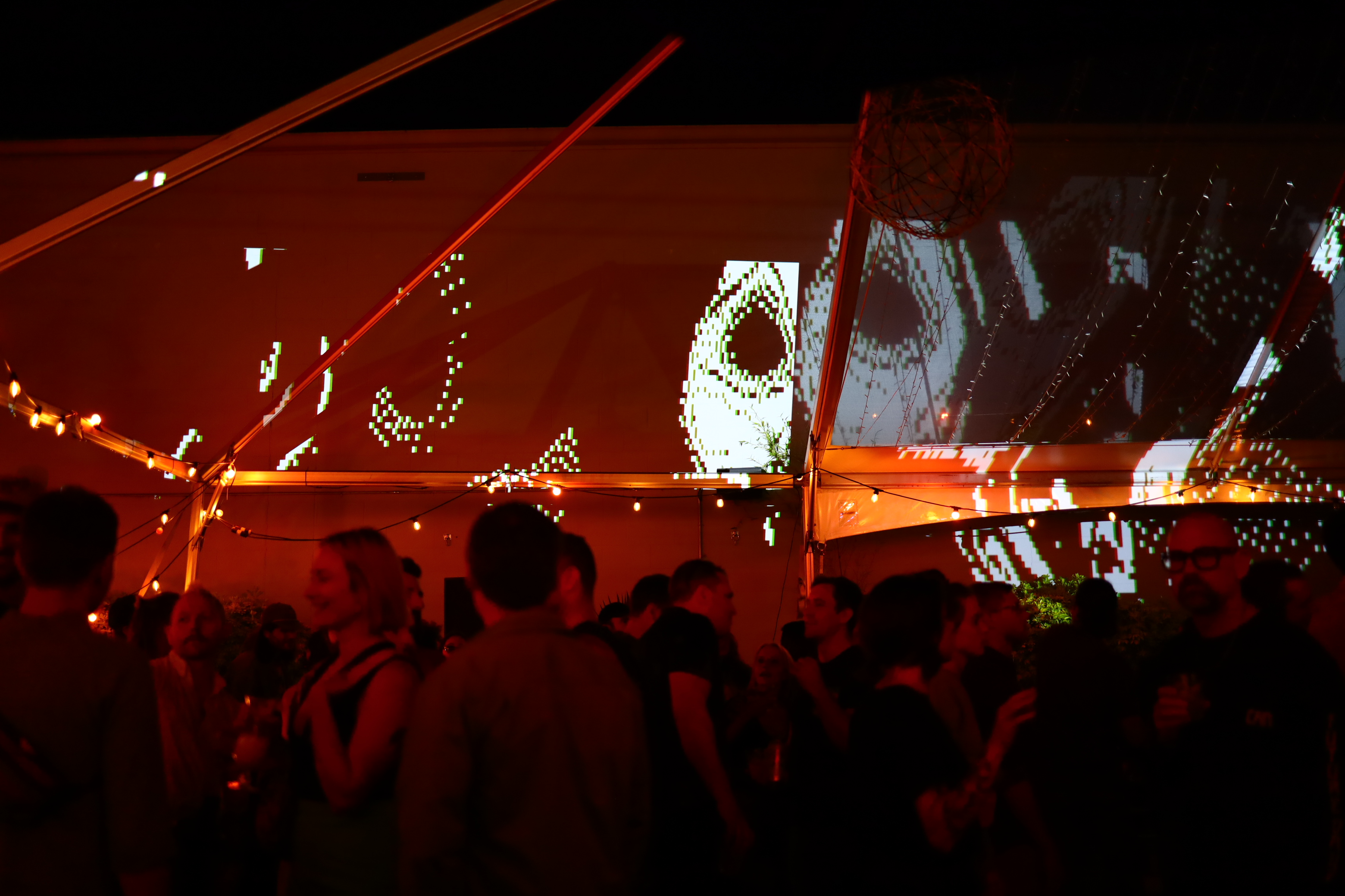 Dusky - Dual-projector blend + Astera lights