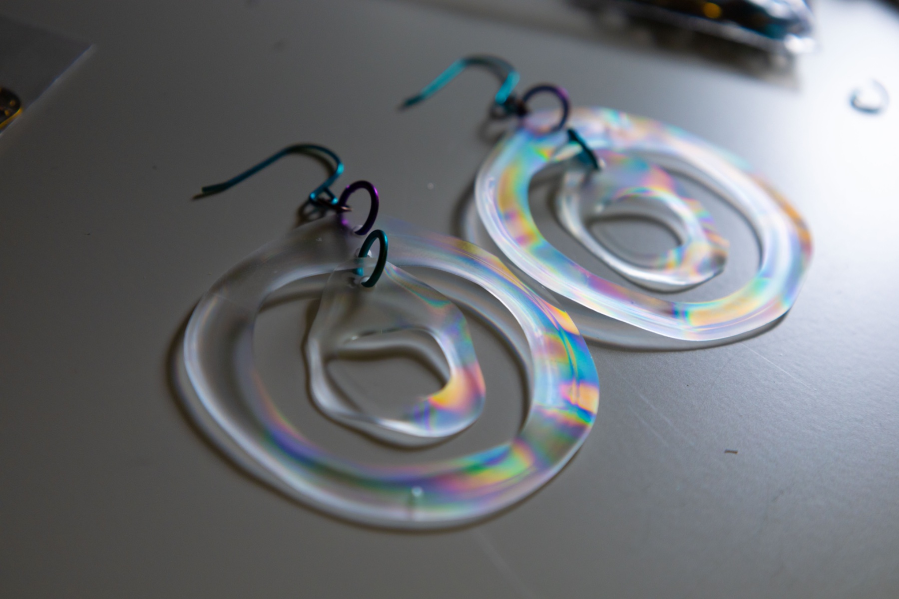 Diffraction Earrings - The pair, diffraction in raking light
