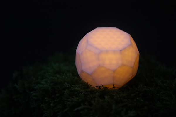 Geo Candle - Gyroid form, head-on glow
