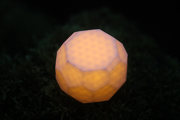 Geo Candle - Gyroid infill, honeycomb cells diffusing the light