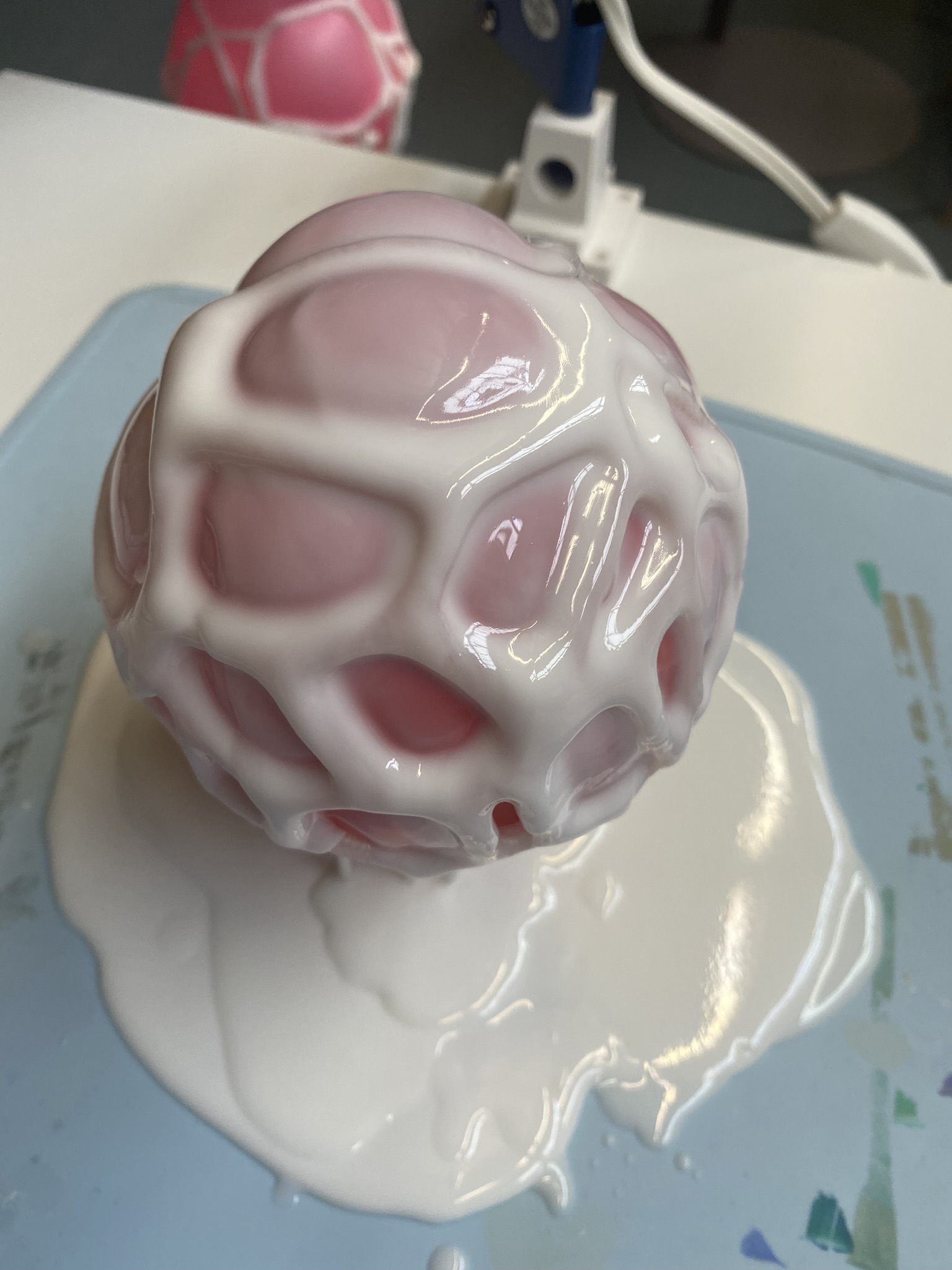 Voronoi Sphere - Resin sheeting over the strut network