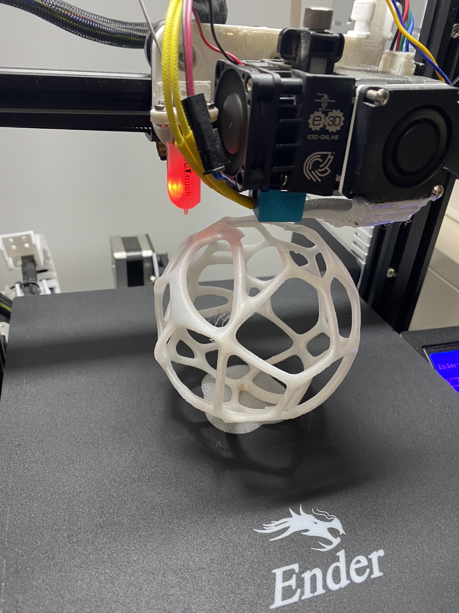 Voronoi Sphere - Printing the cage on the Ender